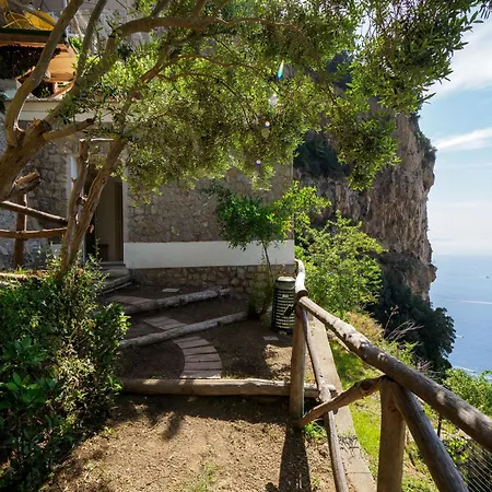 De Vivo Realty - Boscosfera Luxury tent