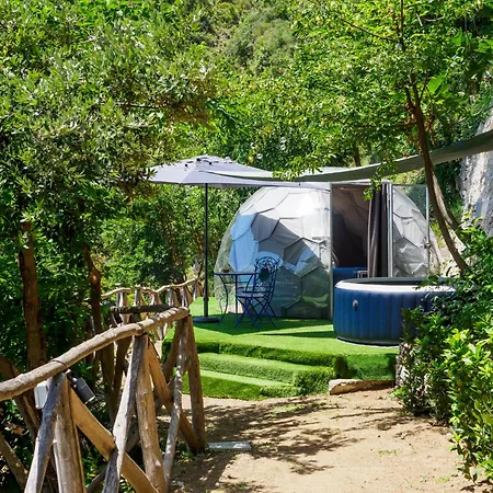 De Vivo Realty - Boscosfera Luxe tent
